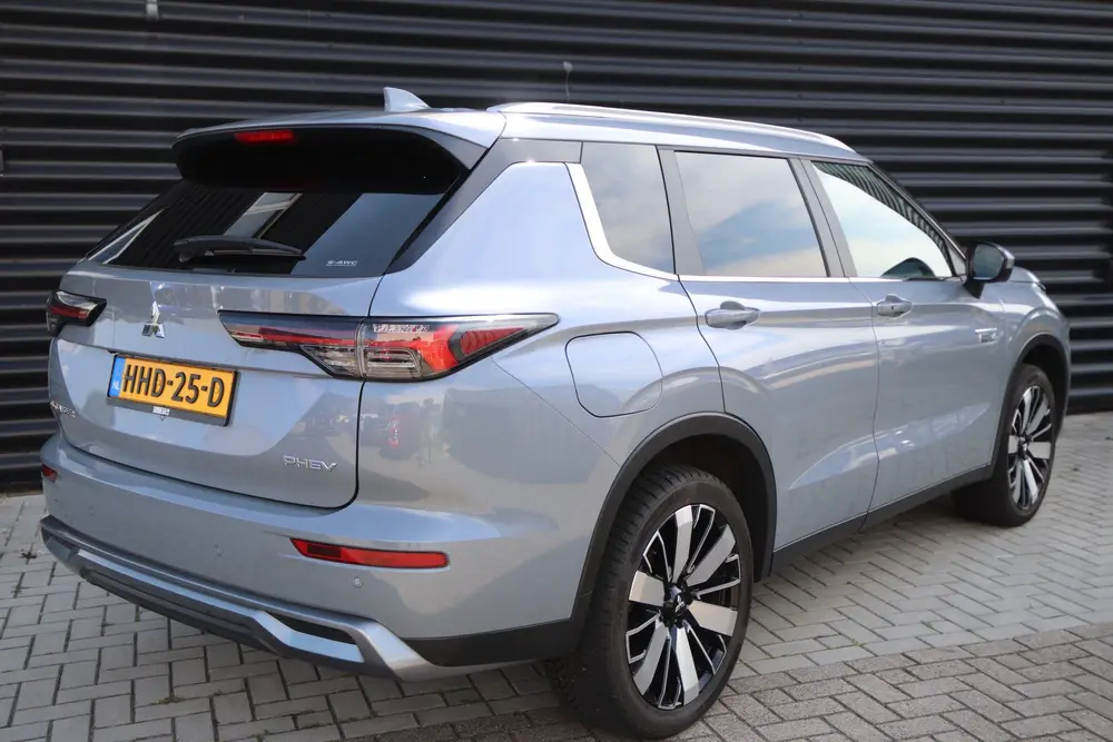 Mitsubishi Outlander 2.4 PHEV Business Edition First Edition uit 2025, foto 2