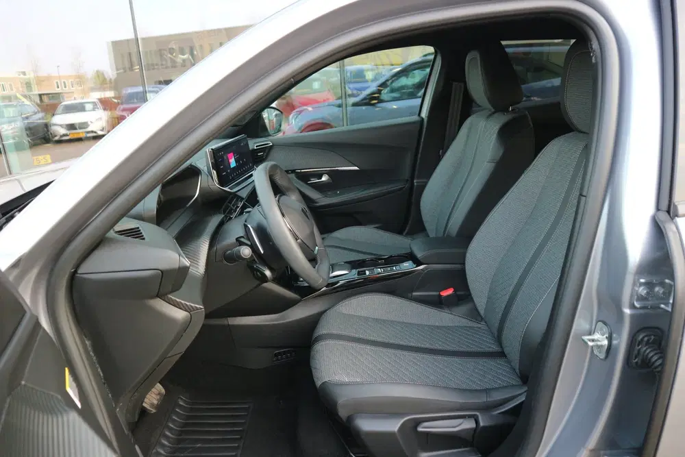Peugeot 2008 1.2 Hybrid 136 Allure CLIMA CRUISE PDC V+A uit 2024, foto 13