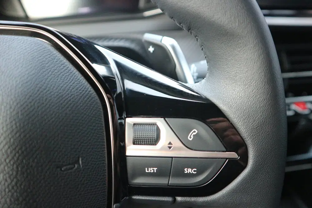 Peugeot 2008 1.2 Hybrid 136 Allure CLIMA CRUISE PDC V+A uit 2024, foto 16