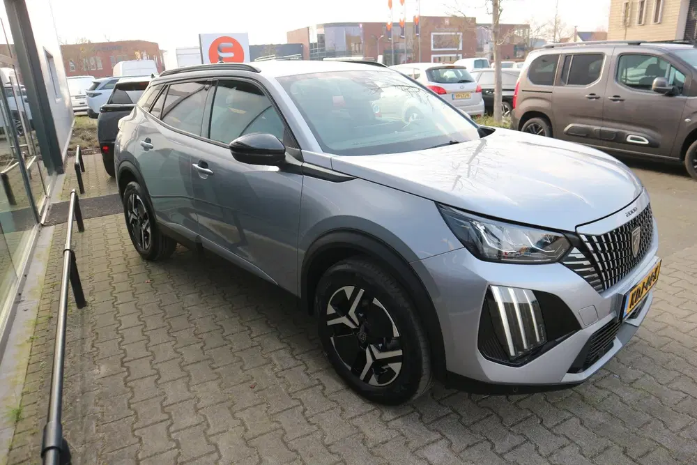 Peugeot 2008 1.2 Hybrid 136 Allure CLIMA CRUISE PDC V+A uit 2024, foto 4