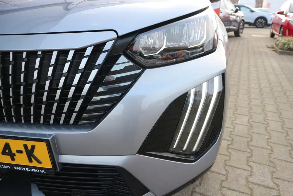 Peugeot 2008 1.2 Hybrid 136 Allure CLIMA CRUISE PDC V+A uit 2024, foto 5