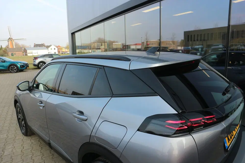 Peugeot 2008 1.2 Hybrid 136 Allure CLIMA CRUISE PDC V+A uit 2024, foto 9