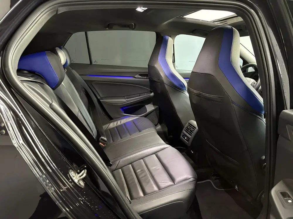 Volkswagen Golf 8 R 2.0 TSI 4M Performance uit 2022, foto 12