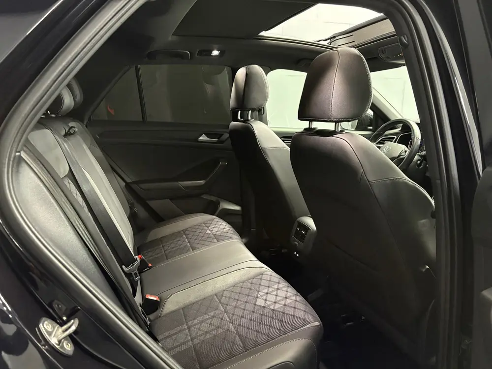 Volkswagen T-Roc 1.5 TSI R-Line Pano uit 2022, foto 10