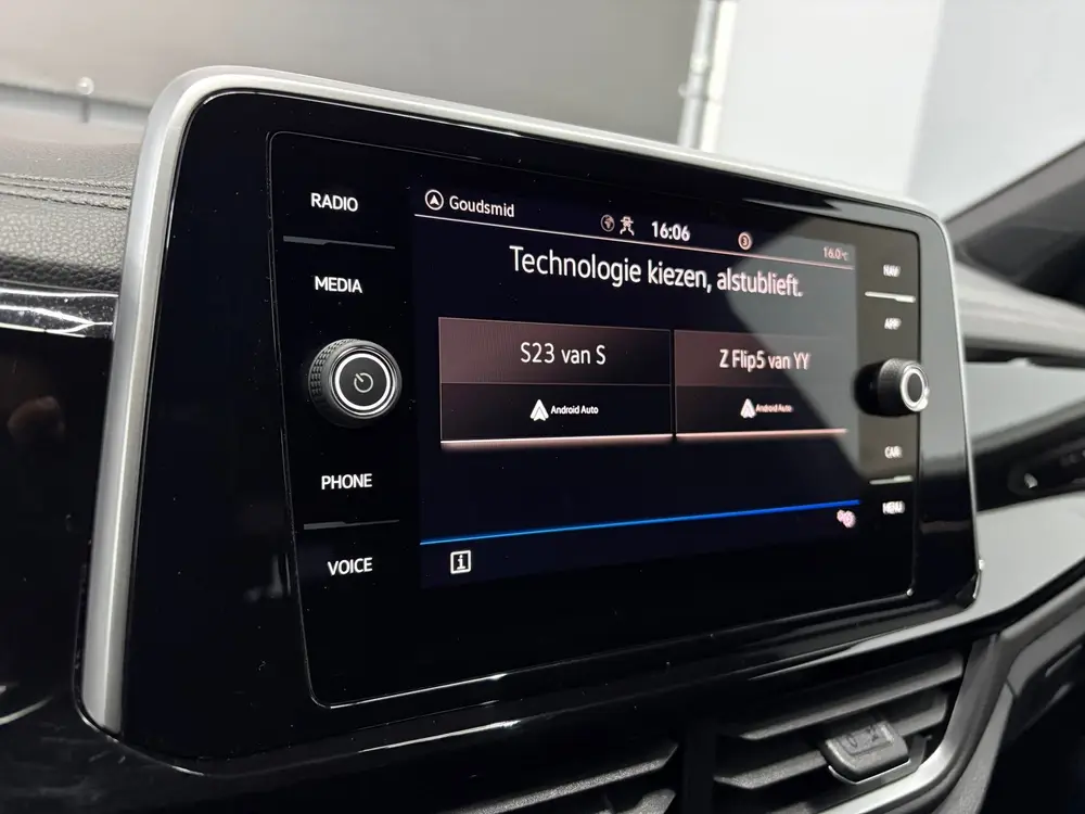 Volkswagen T-Roc 1.5 TSI R-Line Pano uit 2022, foto 14