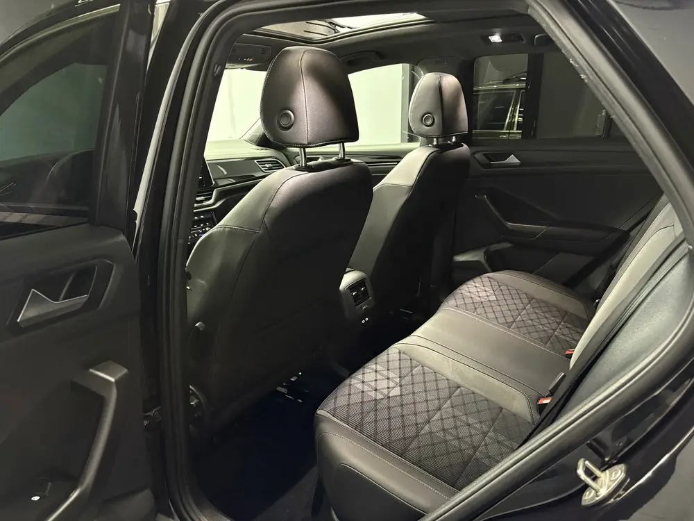 Volkswagen T-Roc 1.5 TSI R-Line Pano uit 2022, foto 9