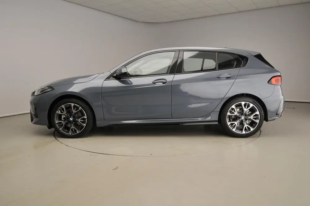 BMW 1-serie 5-deurs 120 uit 2026, foto 2