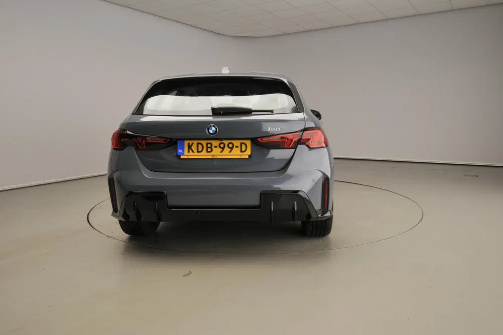 BMW 1-serie 5-deurs 120 uit 2026, foto 3