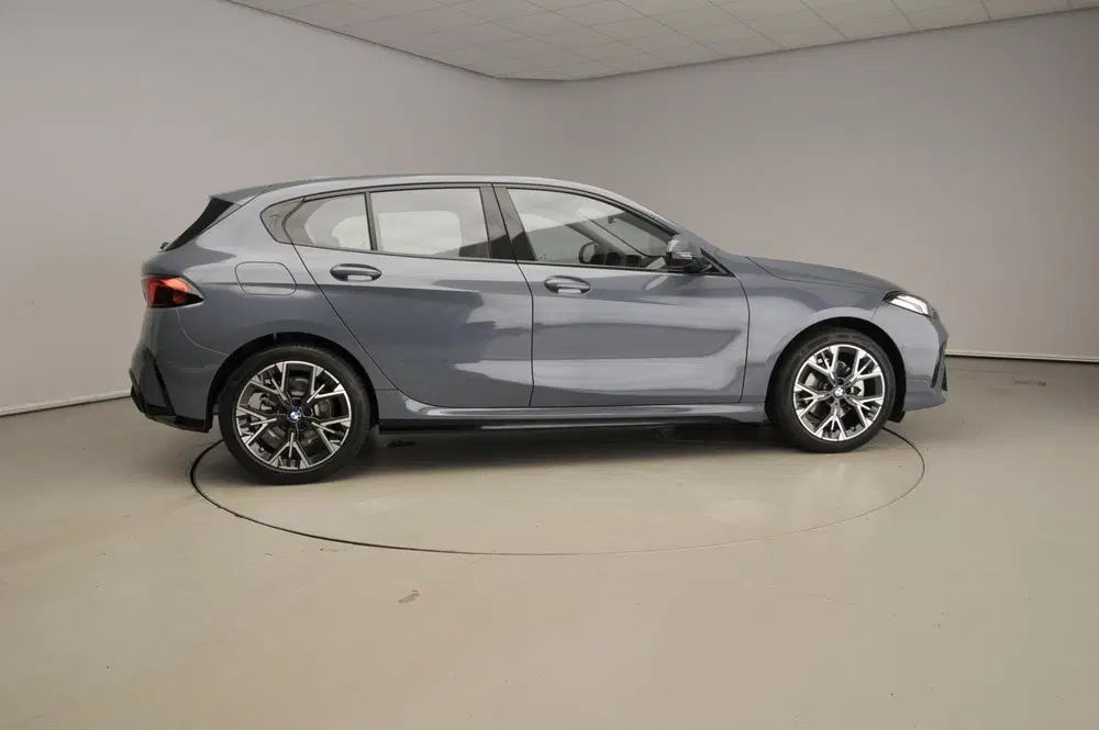 BMW 1-serie 5-deurs 120 uit 2026, foto 4