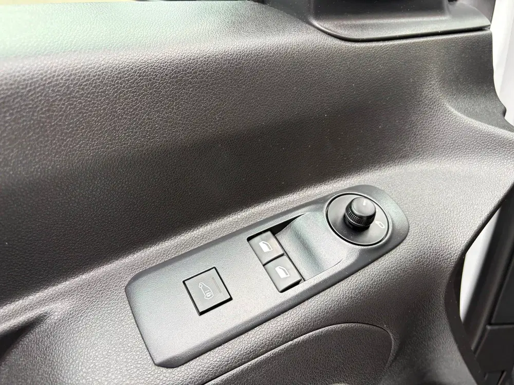 Peugeot Partner 1.2 PureTech 110 S&S L1 Airco Navi uit 2023, foto 13