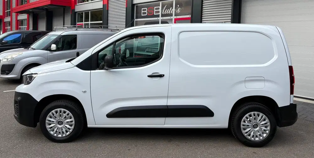 Peugeot Partner 1.2 PureTech 110 S&S L1 Airco Navi uit 2023, foto 3