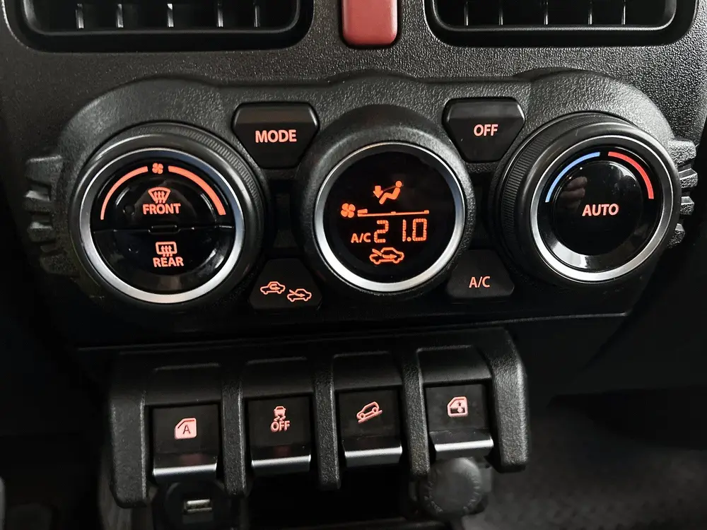 Suzuki Jimny 1.5 Stijl | 4X4 | 4-persoons | Trekhaak | 1300 uit 2019, foto 9