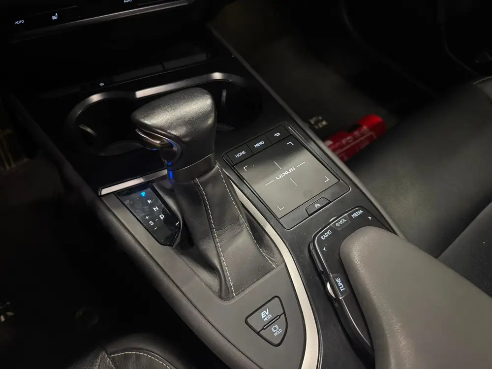 Lexus UX 250h Luxury Line | Stoelverwarming | Carplay | Adap uit 2020, foto 20
