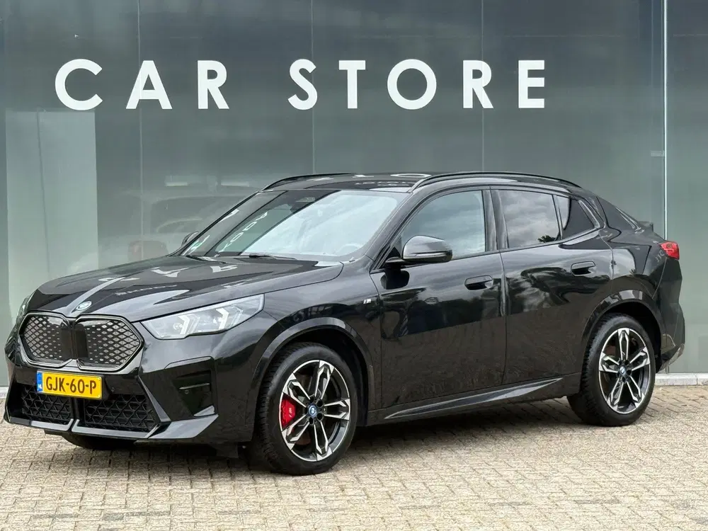 BMW iX2 EDrive20 67 kWh 100% SOH M-Sport Vol uitge uit 2024