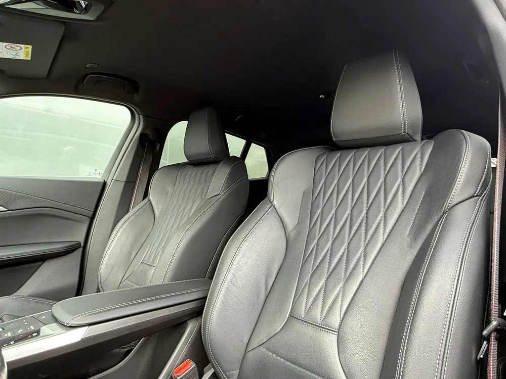 BMW iX2 EDrive20 67 kWh 100% SOH M-Sport Vol uitge uit 2024, foto 14