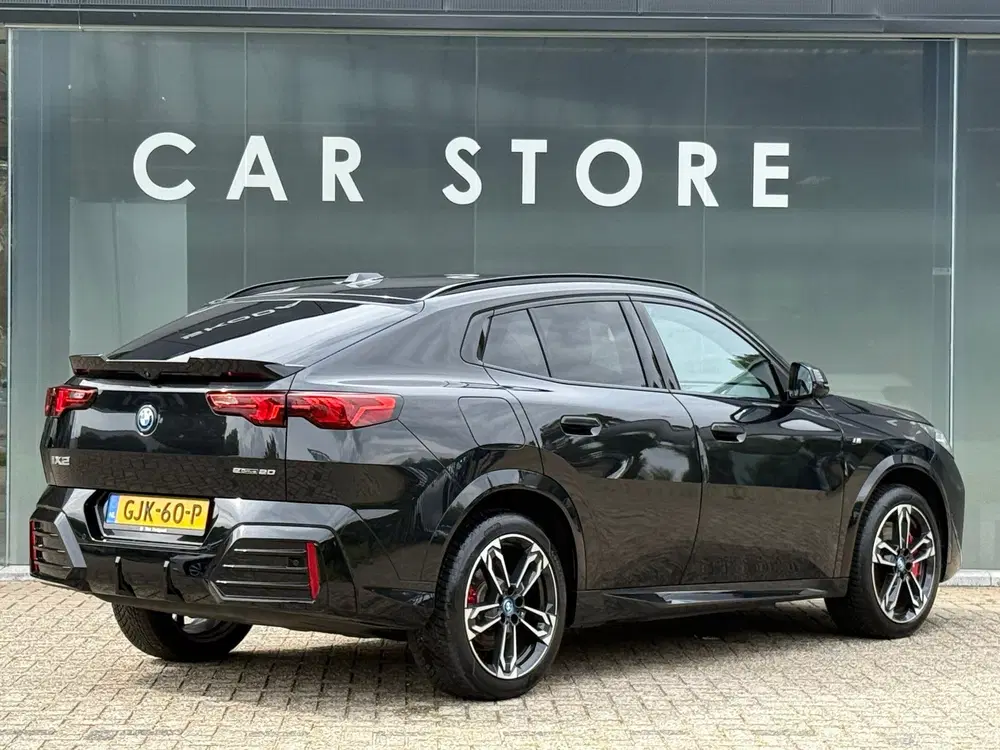 BMW iX2 EDrive20 67 kWh 100% SOH M-Sport Vol uitge uit 2024, foto 2