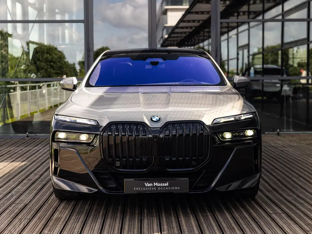 BMW i7 xDrive60 106 kWh uit 2022, foto 2