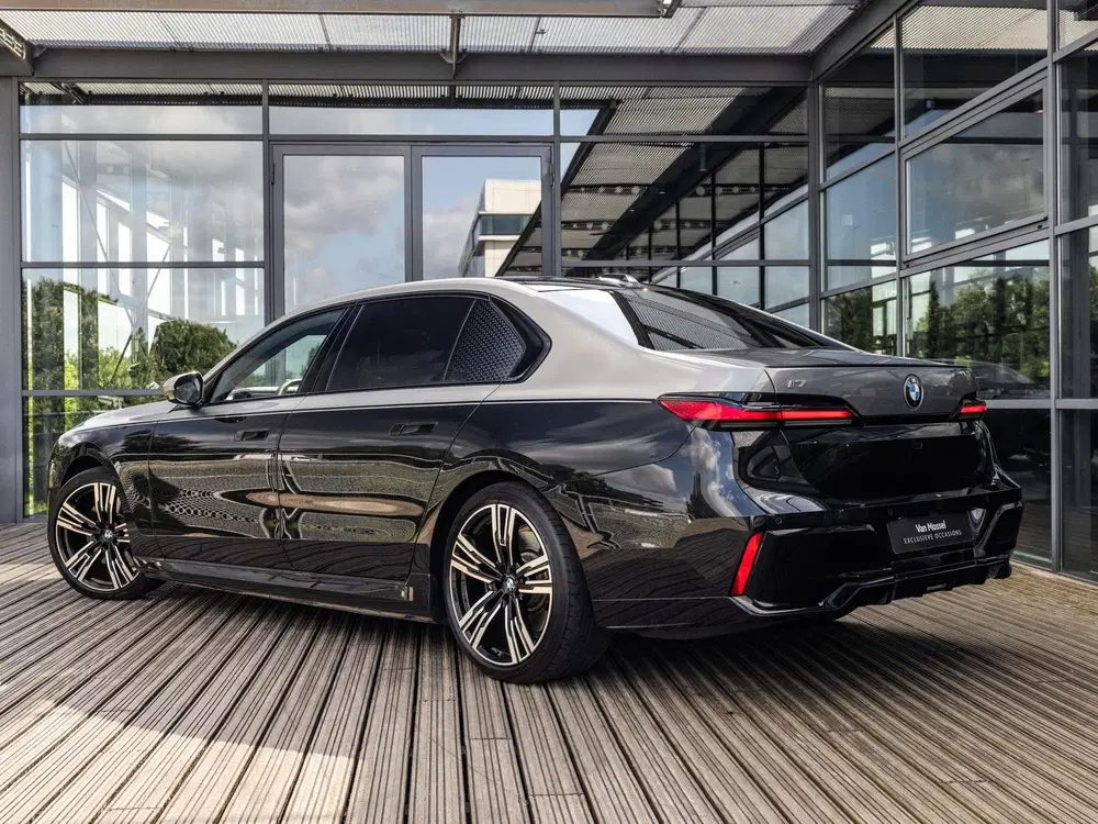 BMW i7 xDrive60 106 kWh uit 2022, foto 4