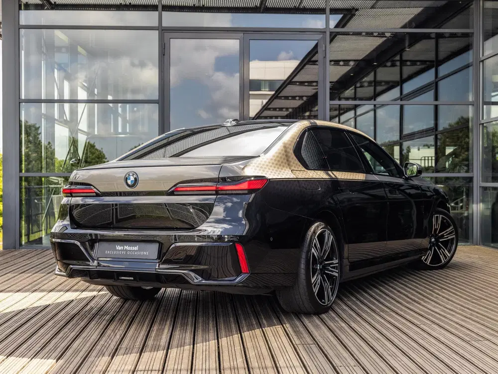 BMW i7 xDrive60 106 kWh uit 2022, foto 6