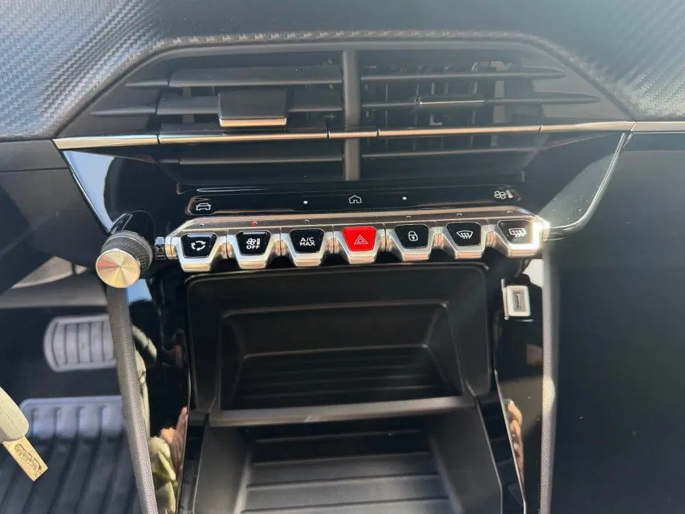 Peugeot 2008 1.2 HYBRIDE 145 STYLE AUTOMAAT CARPLAY PDC uit 2025, foto 5