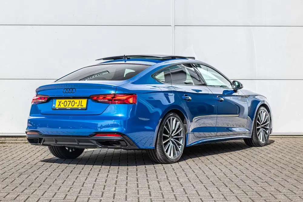 Audi A5 35 TFSI 150pk S edition Competition uit 2023, foto 2