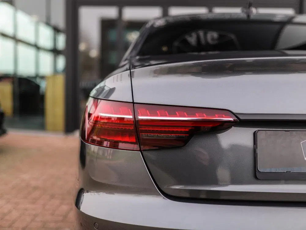 Audi A4 40 TFSI S edition Competition uit 2021, foto 15