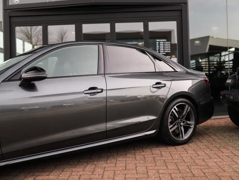 Audi A4 40 TFSI S edition Competition uit 2021, foto 4