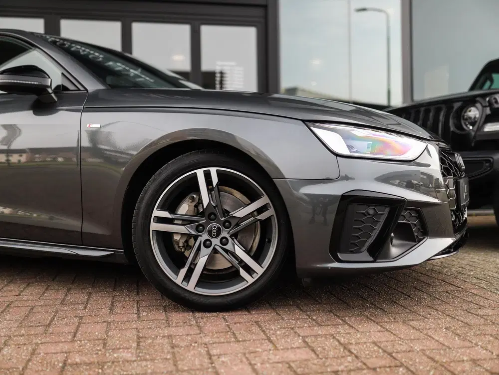 Audi A4 40 TFSI S edition Competition uit 2021, foto 9