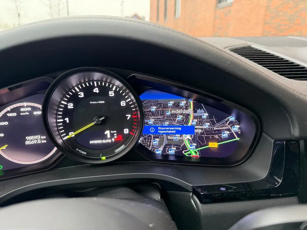 Porsche Cayenne 3.0 E-Hybrid Sportchrono SportDesign Pano uit 2023, foto 15