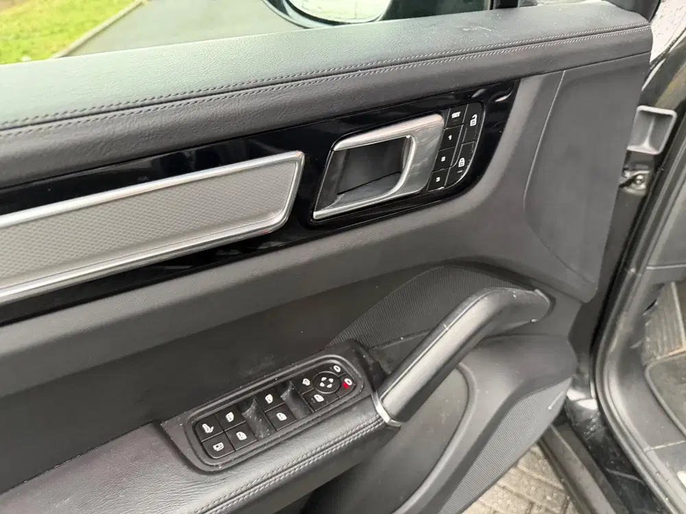 Porsche Cayenne 3.0 E-Hybrid Sportchrono SportDesign Pano uit 2023, foto 19