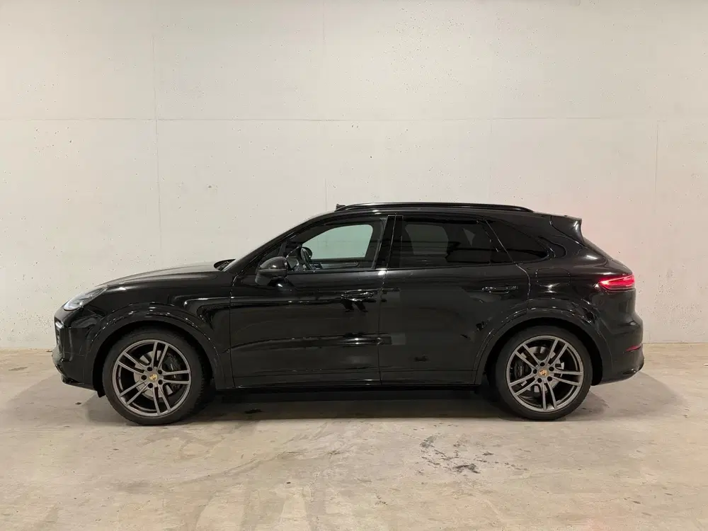 Porsche Cayenne 3.0 E-Hybrid Sportchrono SportDesign Pano uit 2023, foto 2