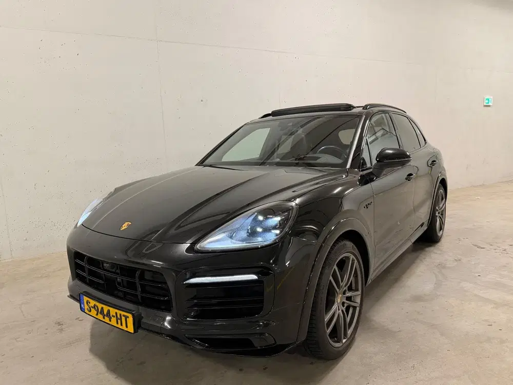 Porsche Cayenne 3.0 E-Hybrid Sportchrono SportDesign Pano uit 2023, foto 3