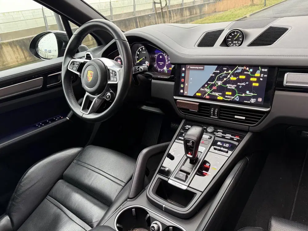 Porsche Cayenne 3.0 E-Hybrid Sportchrono SportDesign Pano uit 2023, foto 9
