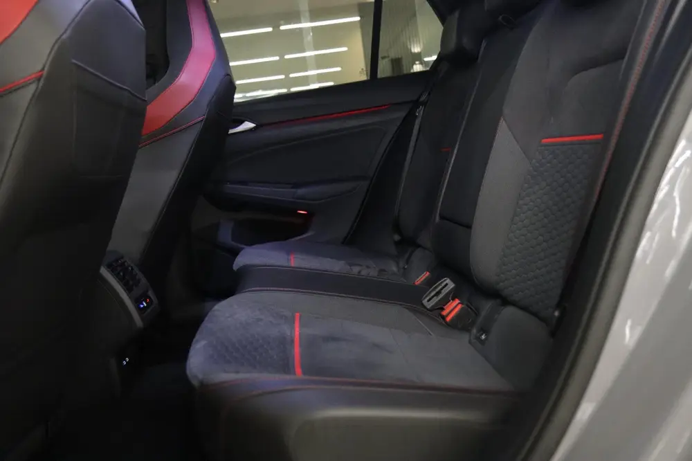 Volkswagen GOLF 2.0 TSI GTI 45 JAHRE CLUBSPORT AKRA/PANO/CAR uit 2021, foto 10