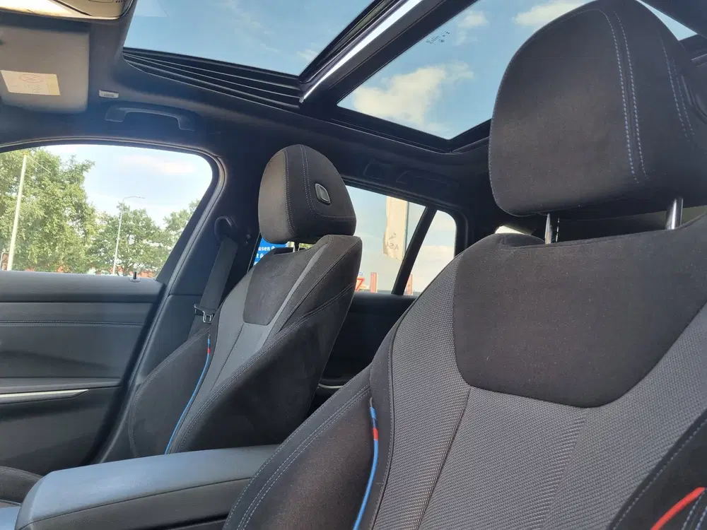 BMW 3-serie 330e xDrive M-Pakket Panodak HeadUp uit 2024, foto 12
