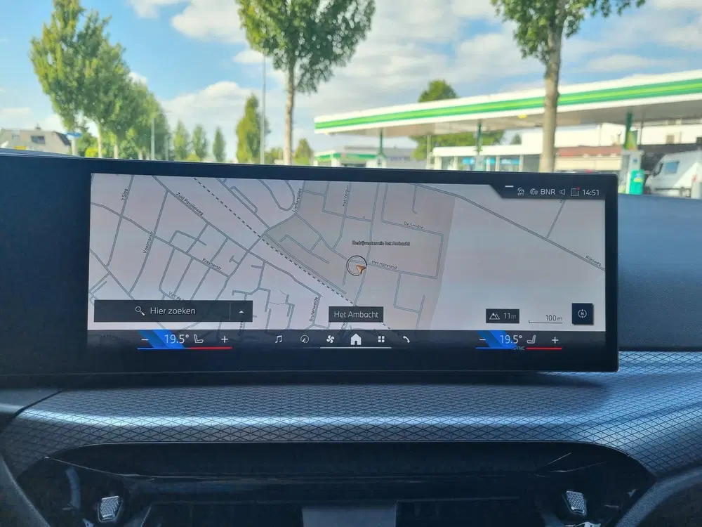 BMW 3-serie 330e xDrive M-Pakket Panodak HeadUp uit 2024, foto 15