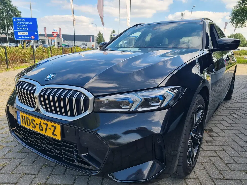 BMW 3-serie 330e xDrive M-Pakket Panodak HeadUp uit 2024, foto 5