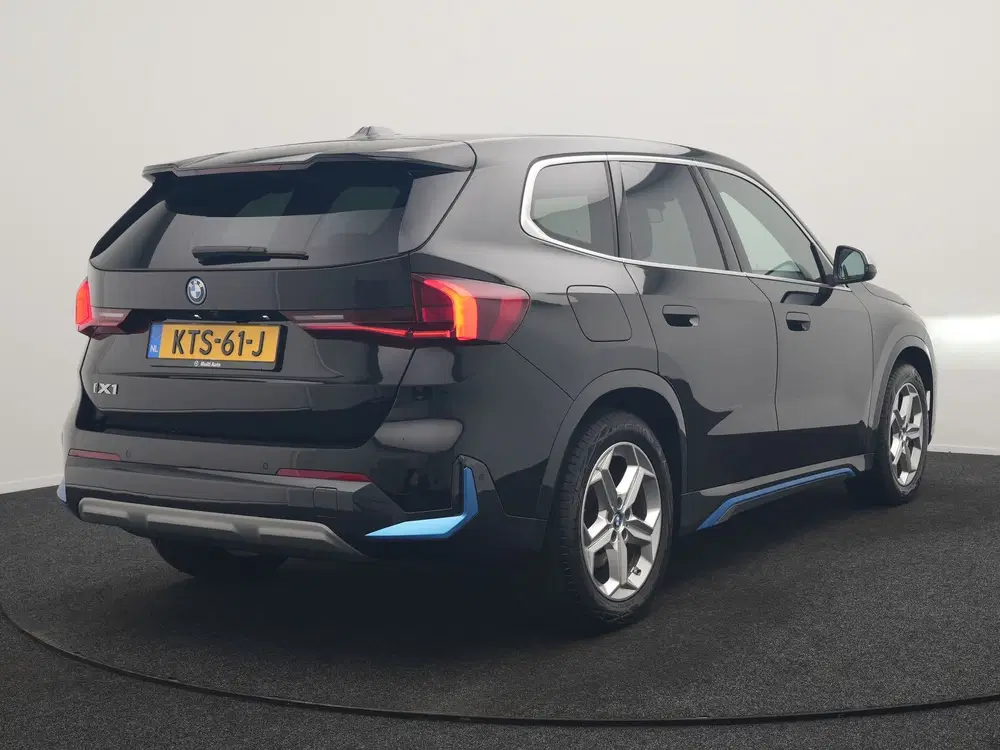 BMW iX1 xDrive30 X Line 67 kWh 313pk Dealer O.H. uit 2023, foto 3