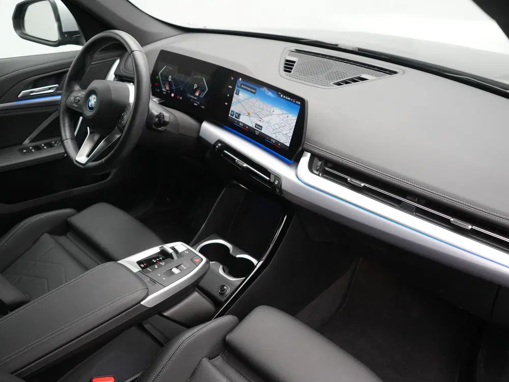 BMW iX1 xDrive30 X Line 67 kWh 313pk Dealer O.H. uit 2023, foto 4