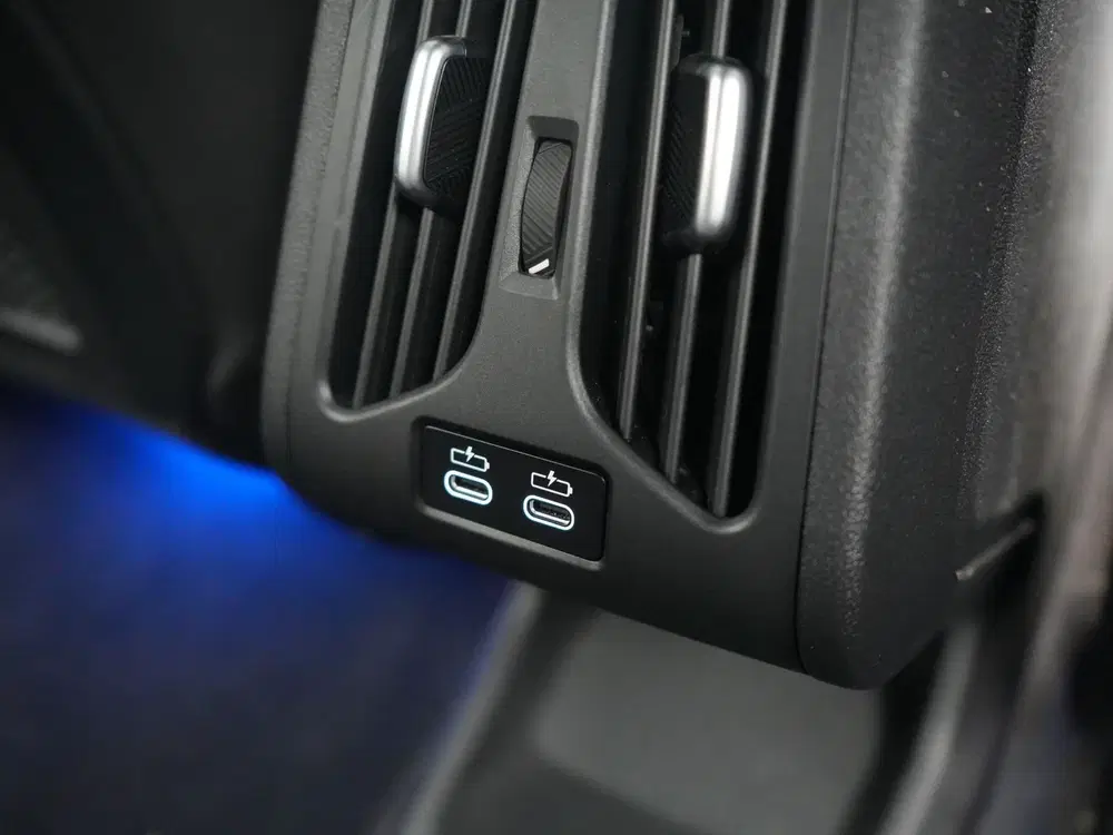 BMW iX1 xDrive30 X Line 67 kWh 313pk Dealer O.H. uit 2023, foto 7
