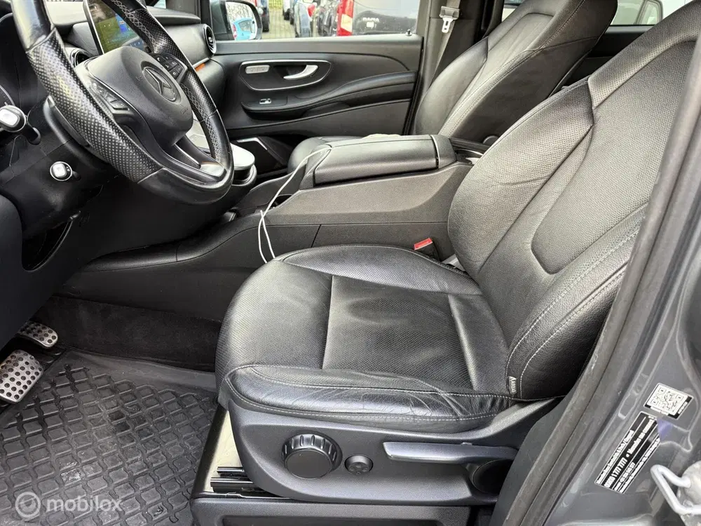 Mercedes-Benz V-Klasse 300d Extra Lang DC A m g xxl lucht vering uit 2021, foto 13