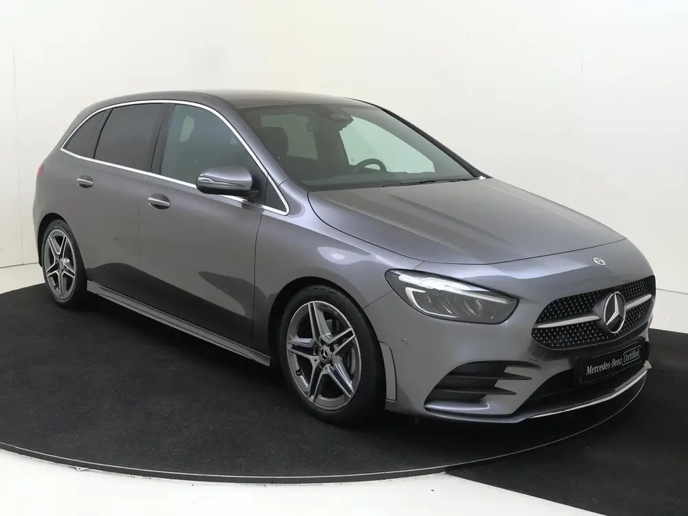 Mercedes-Benz B-Klasse 180 AMG Line uit 2024, foto 2