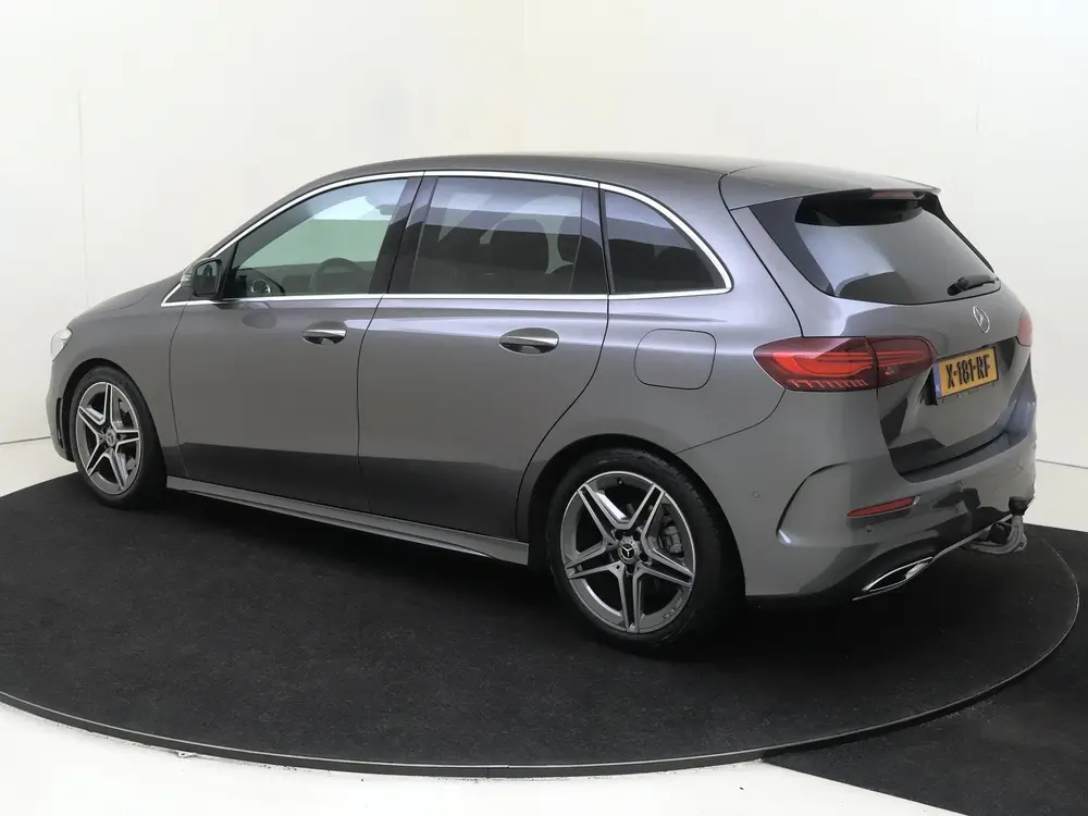 Mercedes-Benz B-Klasse 180 AMG Line uit 2024, foto 3