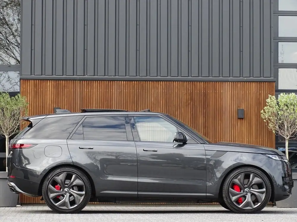 Land Rover Range Rover (sport) Range Rover Sport P440e Dynamic SE / 23" Carbon / uit 2024, foto 3