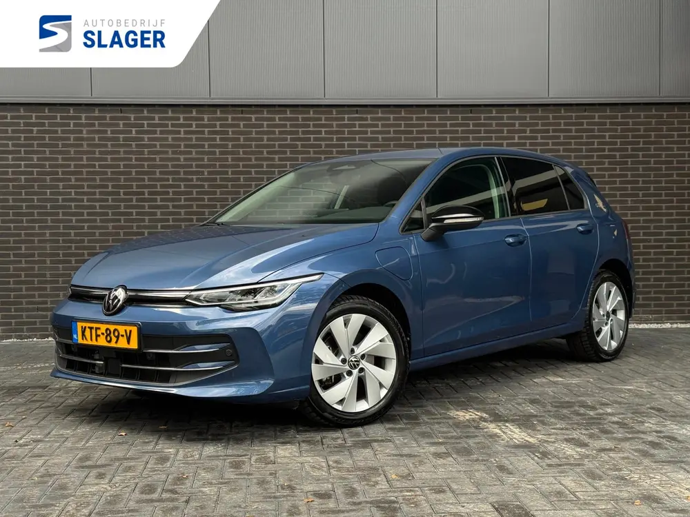 Volkswagen Golf 1.5 eHybrid Life Edition | ACC | Camera | LE uit 2025