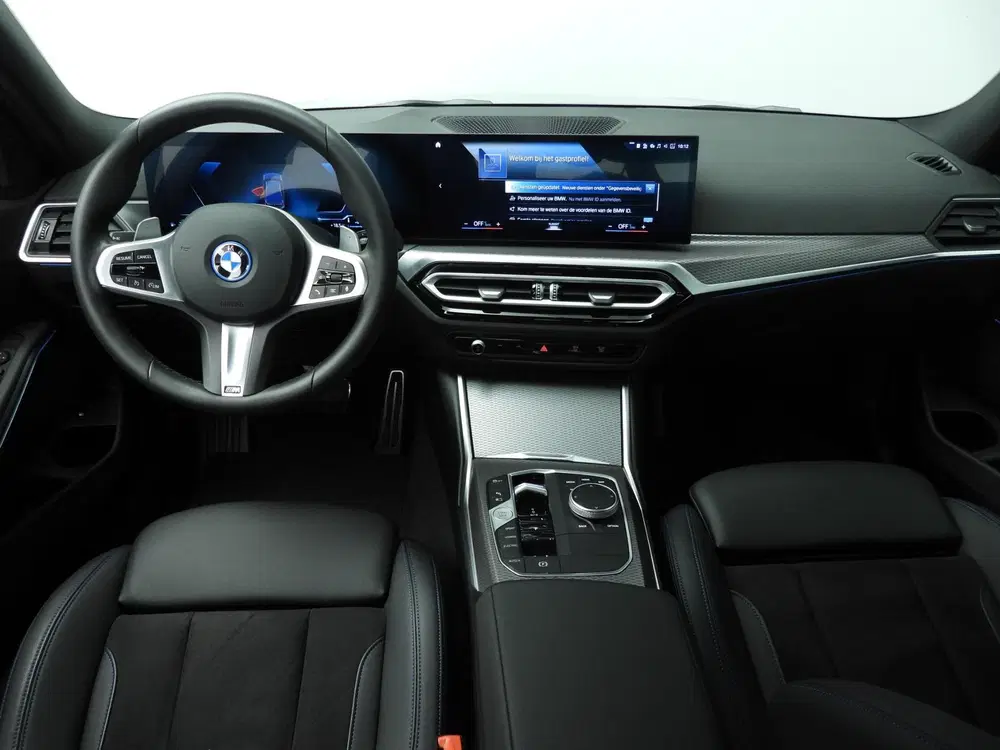 BMW 3-serie Sedan 320e uit 2024, foto 10