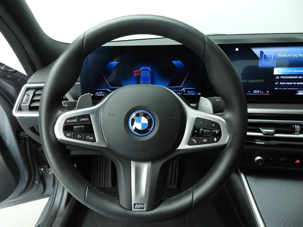 BMW 3-serie Sedan 320e uit 2024, foto 11