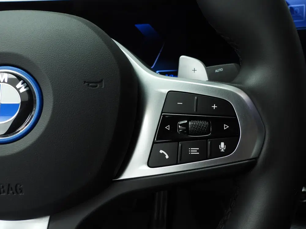 BMW 3-serie Sedan 320e uit 2024, foto 15