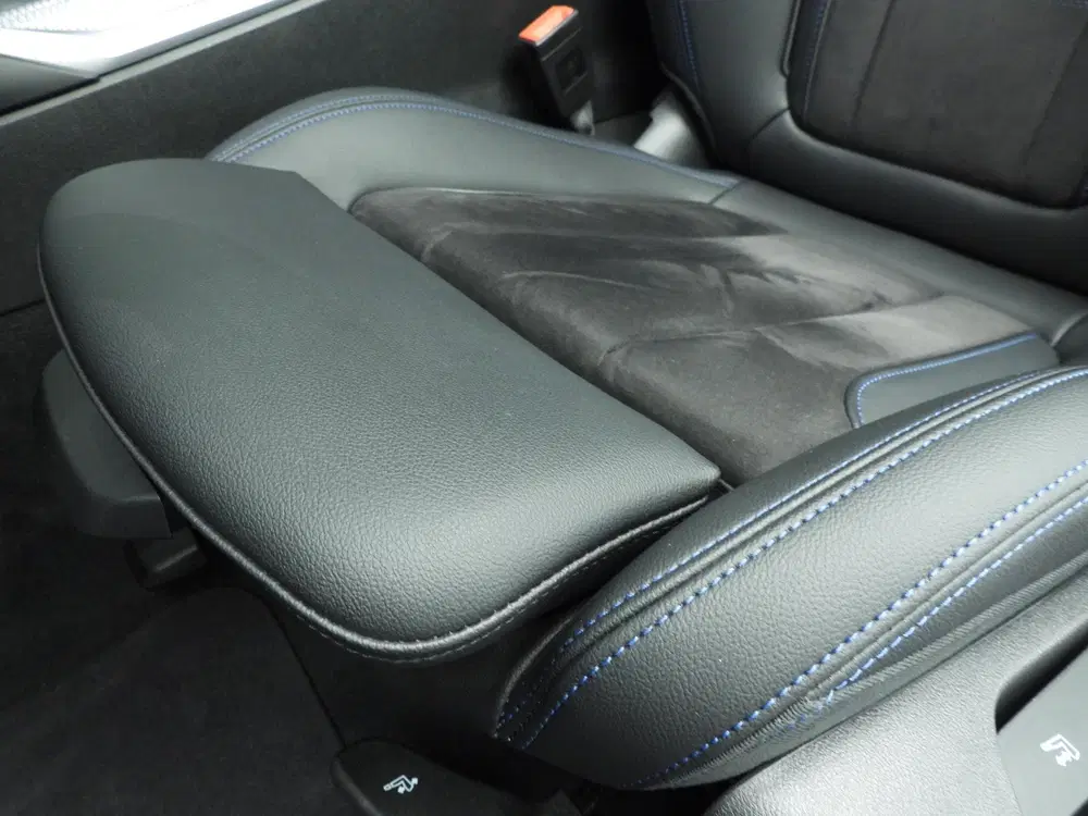 BMW 3-serie Sedan 320e uit 2024, foto 17