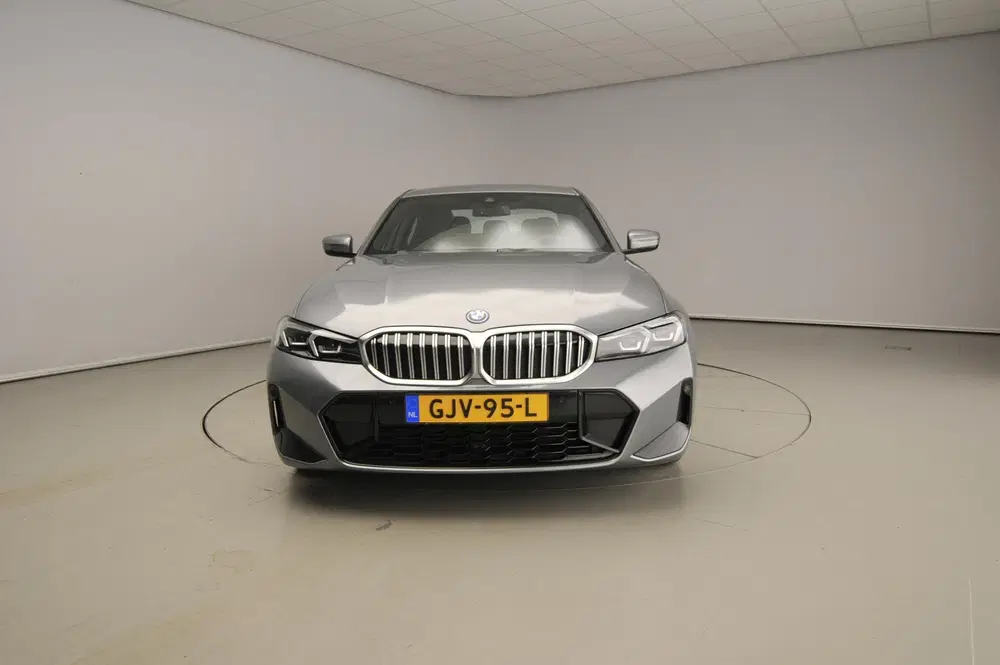 BMW 3-serie Sedan 320e uit 2024, foto 5